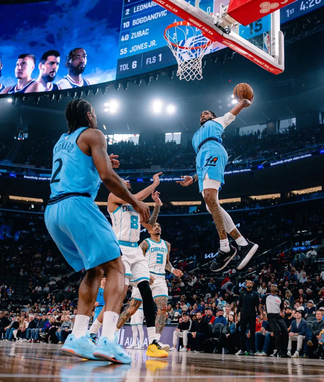NBA球队实力对抗激烈，拼尽全力争夺胜利的简单介绍