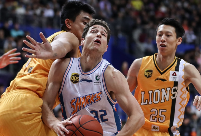 上海队翻盘江苏队，戈贝尔高光表现的简单介绍