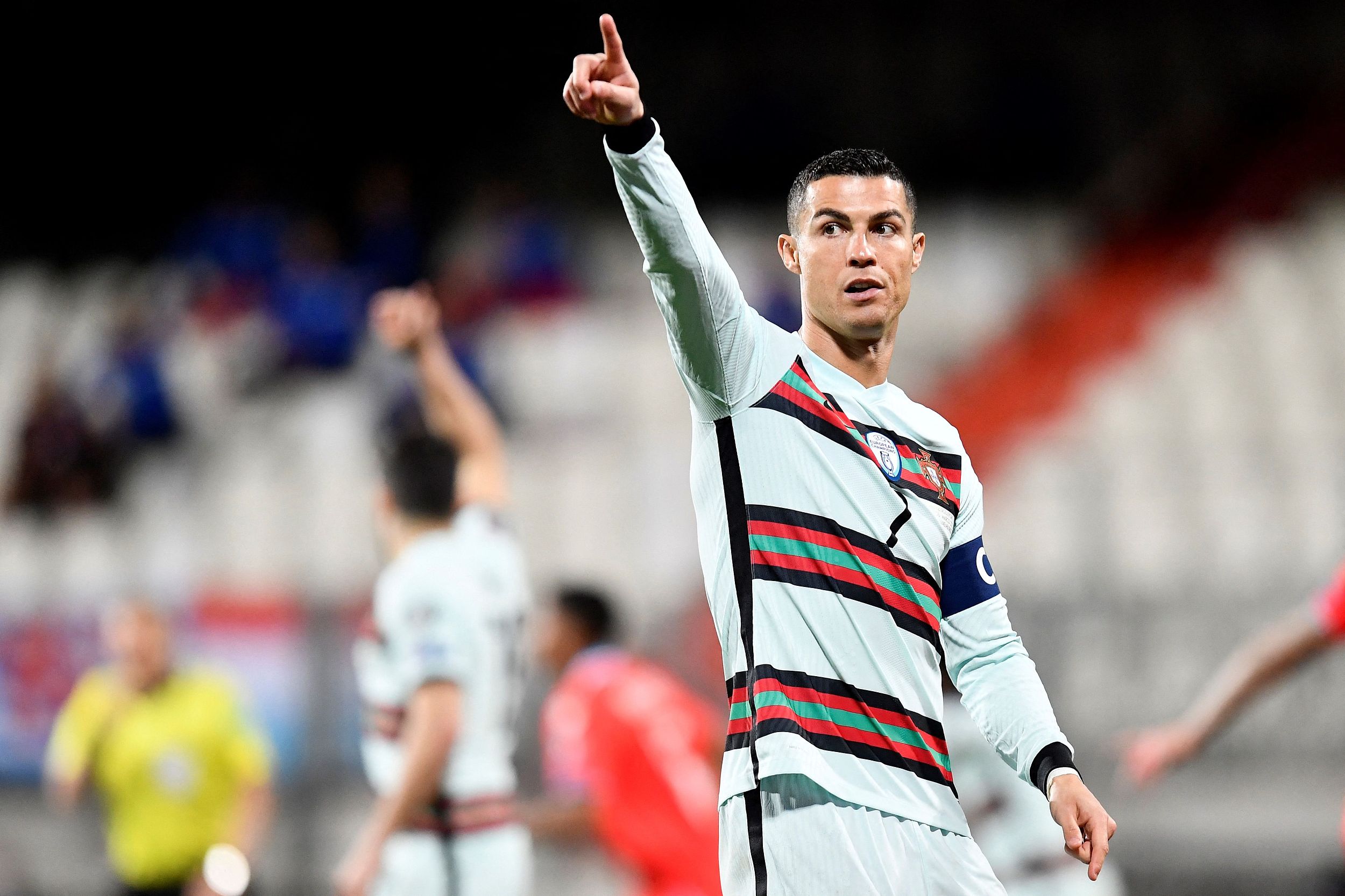 葡萄牙队逆转日本队，奥恰洛夫高光表现