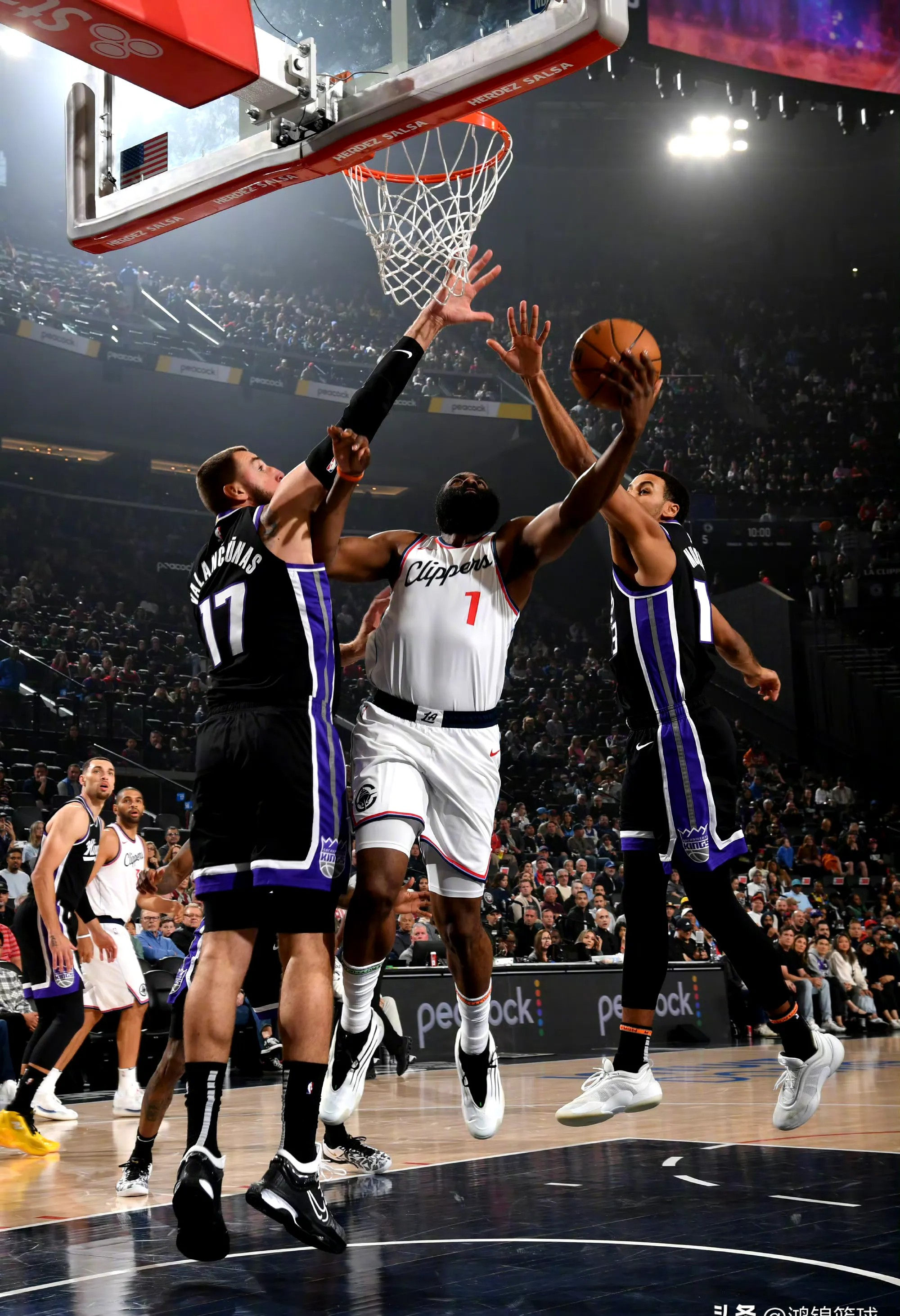 快船完胜凯尔特人，麦科勒姆带队取胜