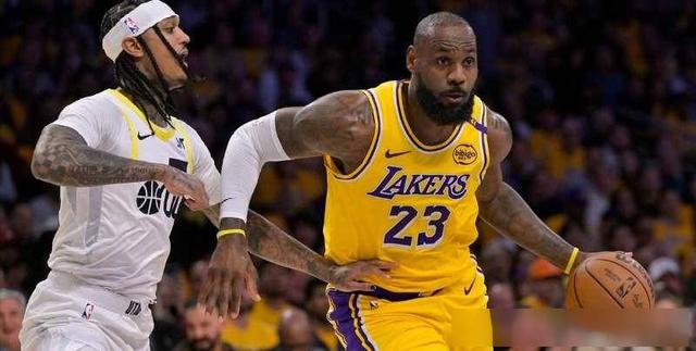 包含爵士队主场取胜，连胜湖人队晋级次轮的词条