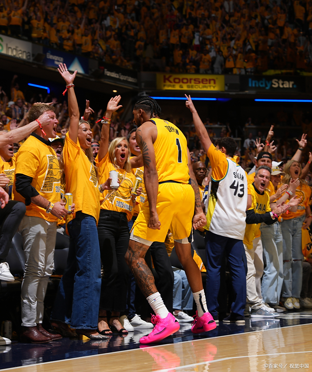 包含爵士队主场取胜，连胜湖人队晋级次轮的词条