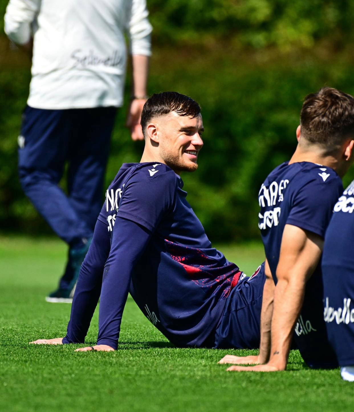 AC米兰惨败欧冠比赛，球队表现低迷的简单介绍