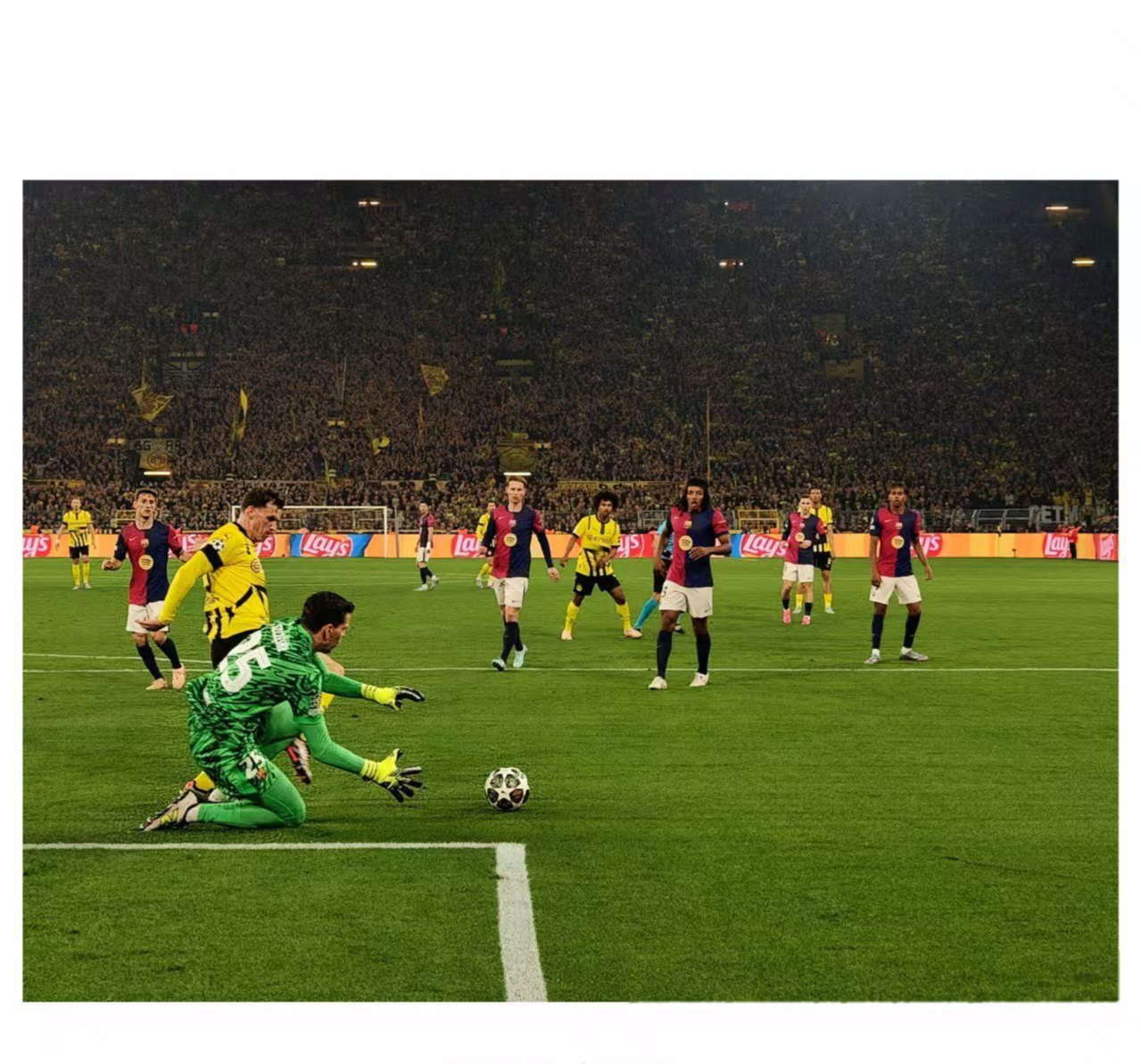 包含热门对决：球场上的激烈较量吸引眼球的词条