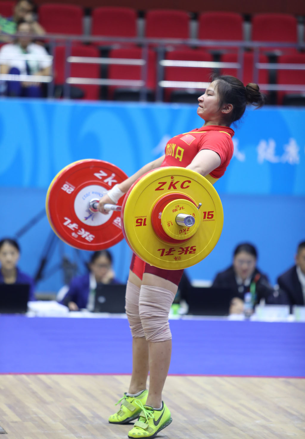 关于阿尔及利亚选手哈桑·伊布拉欣在举重比赛中获得亚军的信息