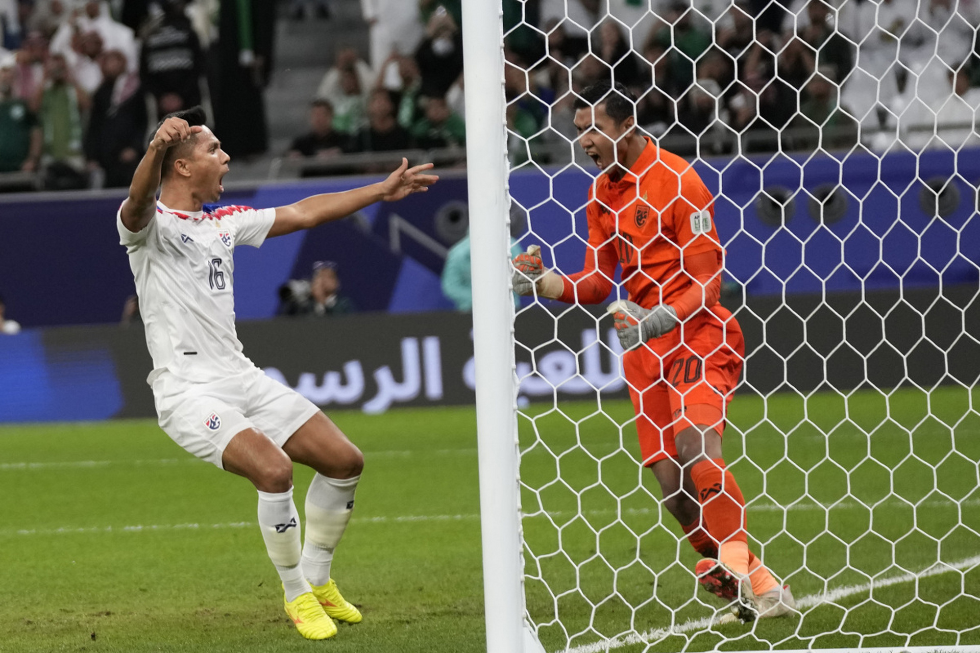 开云体育中国-关于乌兹别克斯坦队在欧预赛中迎战挑战竭尽全力的信息