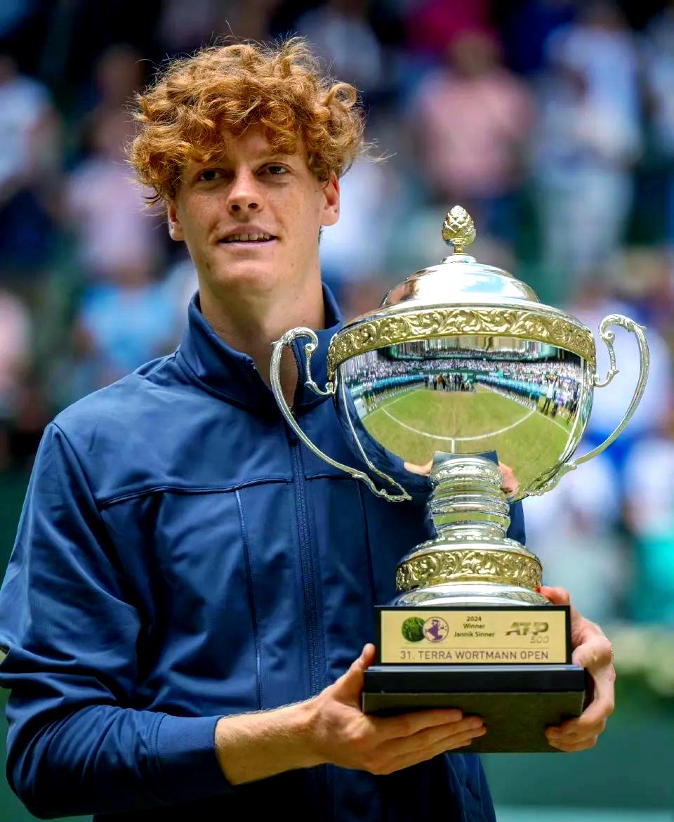 温网险胜联合杯，辛纳惊艳四座