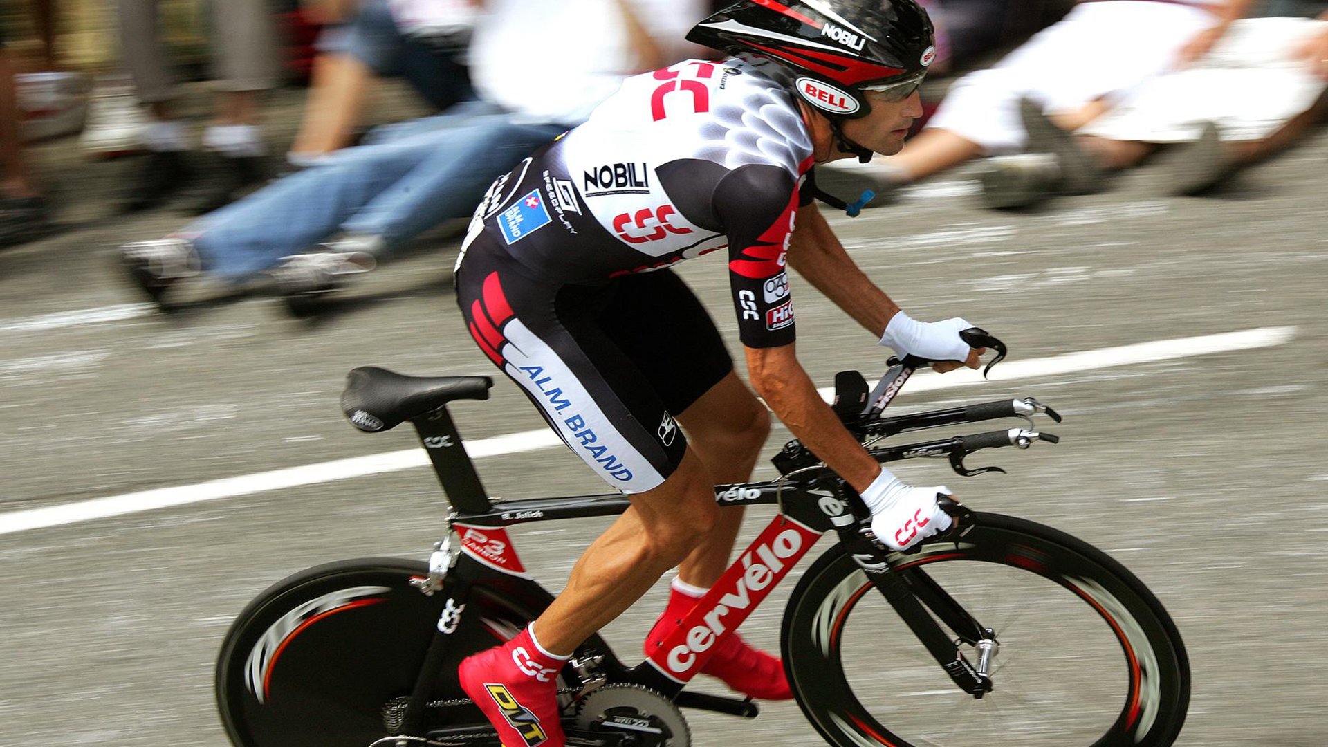 欧冠半决赛之夜，阿拉巴状态火热，铸就后防铁壁